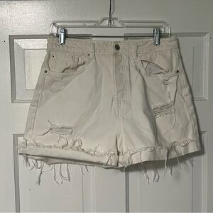 Stradivarius D75 RIPPED Stylish Ivory Distressed raw hem Women Shorts